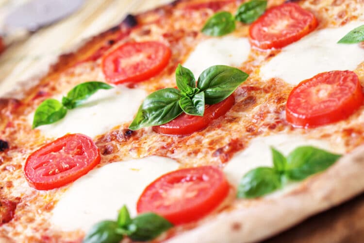 Pizza a lunga lievitazione: preparata senza fretta