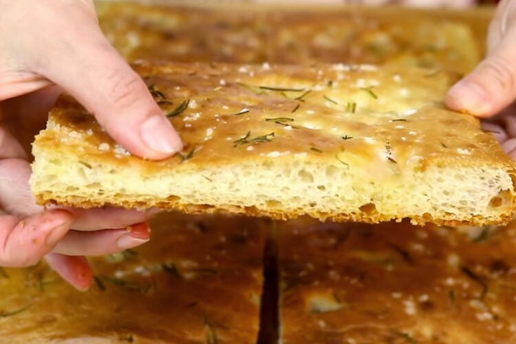 Focaccia fatta in casa ricetta facile e veloce