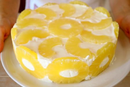 Torta fredda yogurt e ananas senza cottura