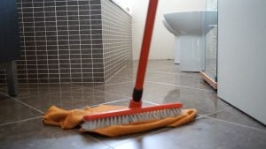 come pulire il pavimento
