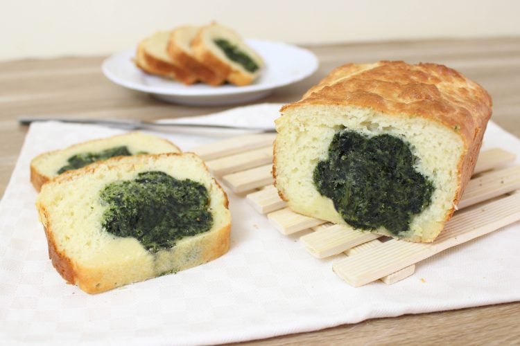 Plumcake salato con cuore di spinaci e formaggio
