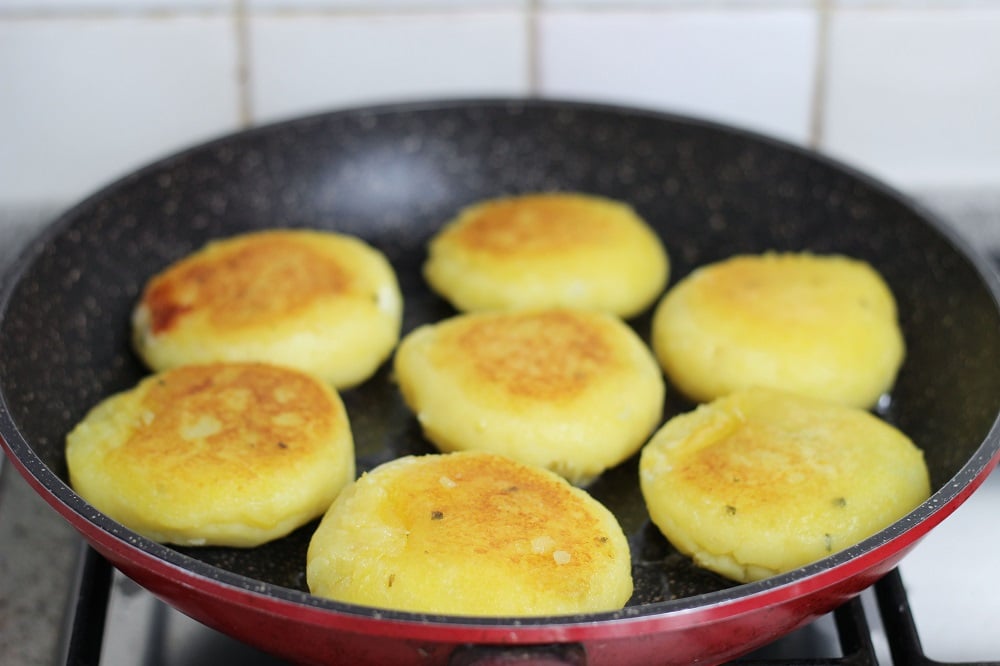 Focaccine di patate in padella con spinaci e formaggio – senza uova - Step 9