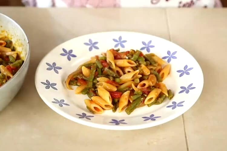 Pasta al sugo con fagiolini