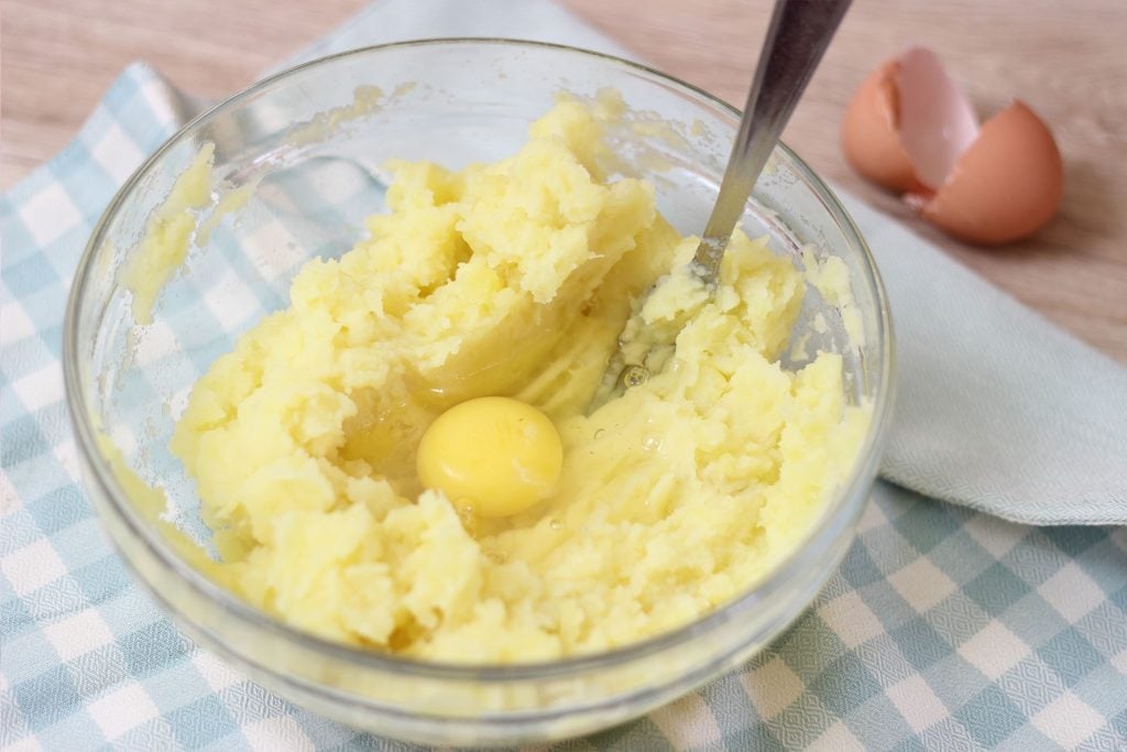 Focaccia di patate in padella con cuore filante - Step 2