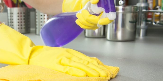 Come pulire casa con l'aceto: tutti i suggerimenti utili