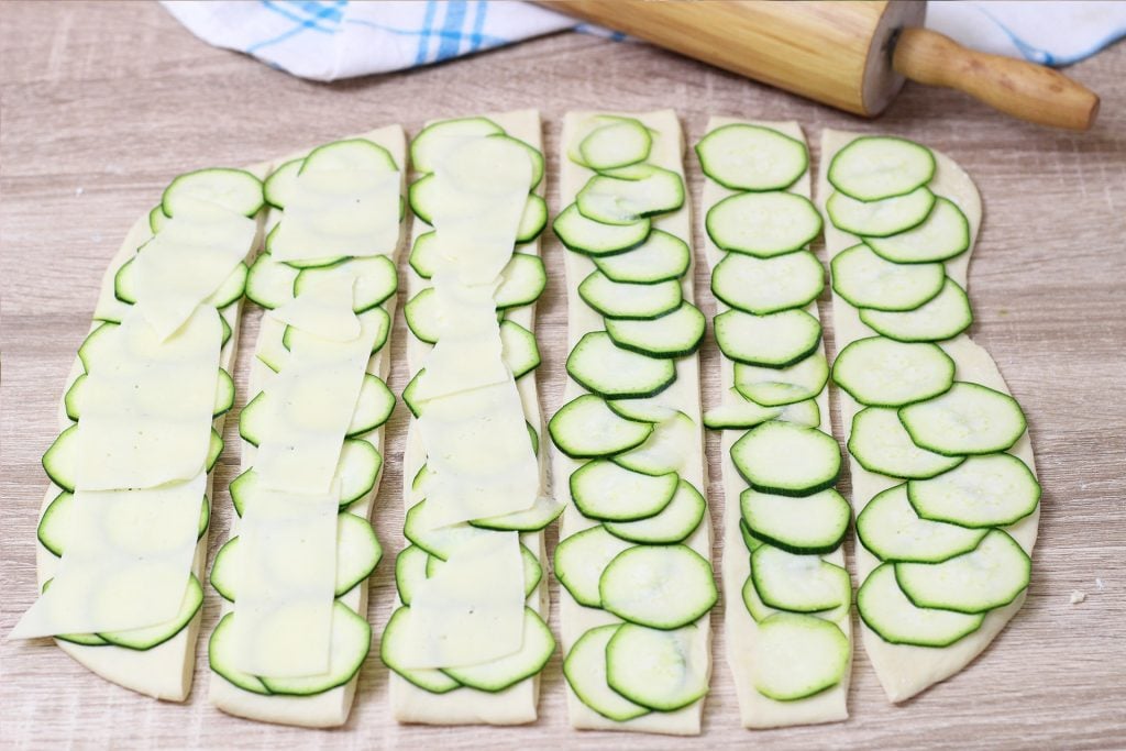 Panini arrotolati con zucchine e provola - Step 8