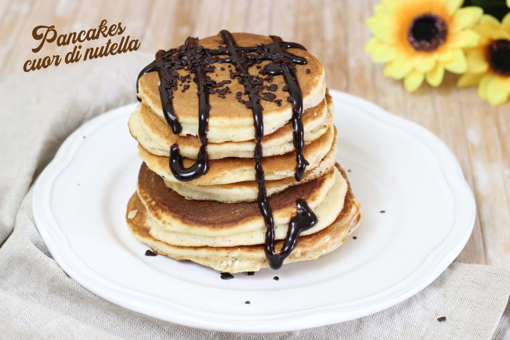Pancakes 3 idee: pancakes cuor di Nutella, senza uova e mela pancakes - Step 1