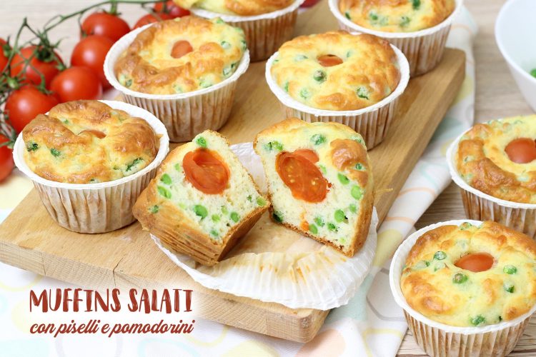 Muffins salati con piselli e pomodorini