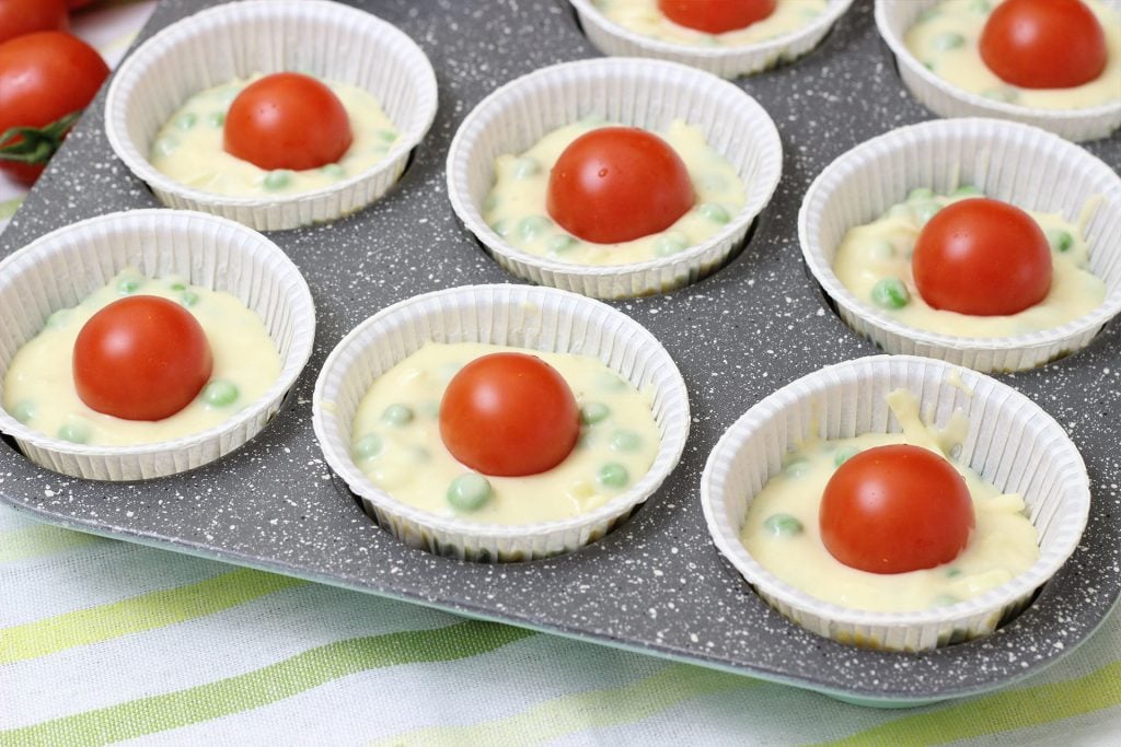 Muffins salati con piselli e pomodorini - Step 8