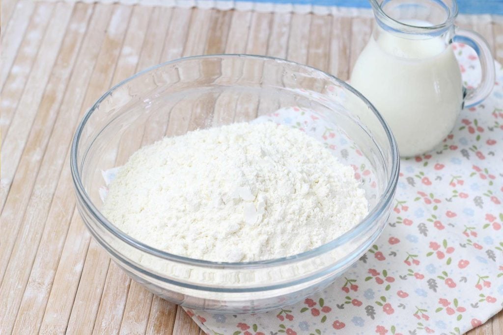 Pasta frolla al latte senza uova – ricetta facile - Step 1