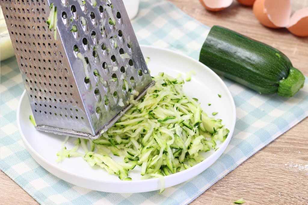 Torta salata 7 vasetti alle zucchine – ricetta facile - Step 5
