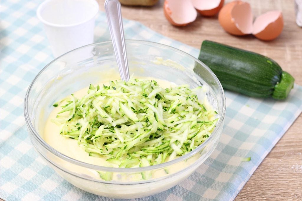 Torta salata 7 vasetti alle zucchine – ricetta facile - Step 6