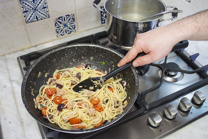 Spaghetti tonno e olive - Step 5