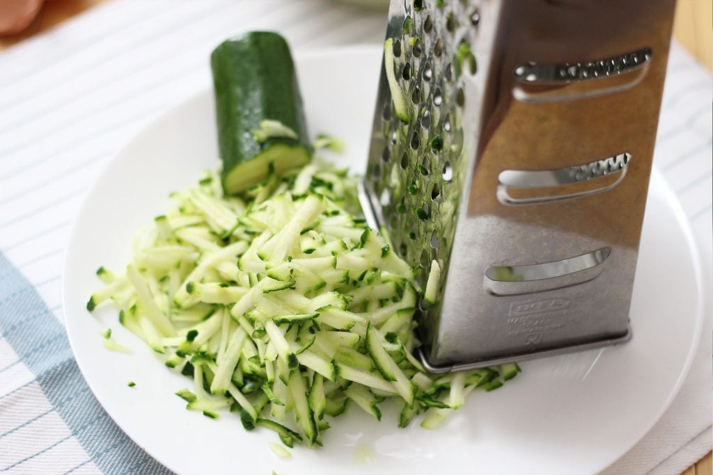 Ciambella salata pesto e zucchine – ricetta facile e soffice - Step 3