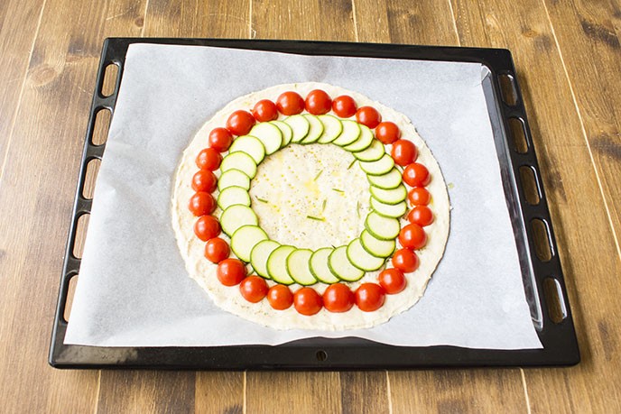 Focaccia veloce mille colori con zucchine pomodorini e olive - Step 3