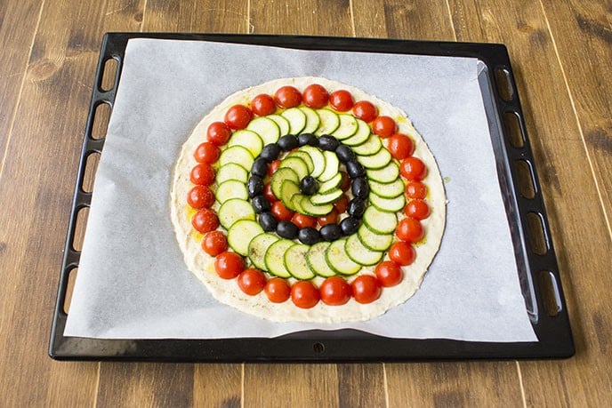 Focaccia veloce mille colori con zucchine pomodorini e olive - Step 5