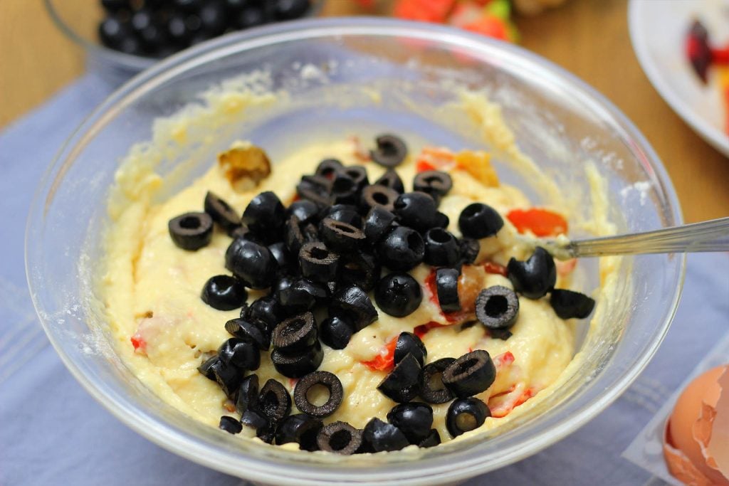 Torta salata peperoni e olive nere – ricetta facile - Step 8