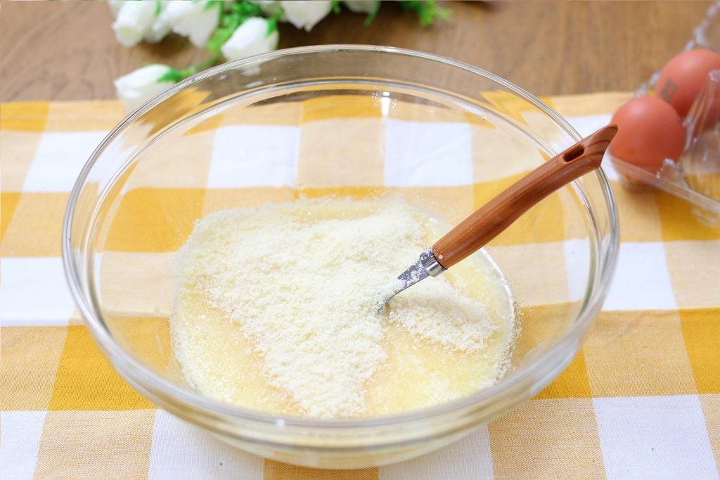 Muffins soffici al formaggio – ricetta facile - Step 3