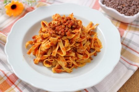 Tagliatelle al ragù di lenticchie – ricetta facile