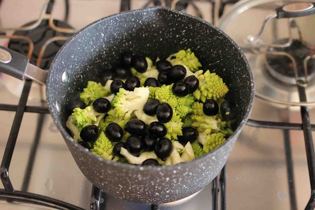 Rigatoni broccoli e olive nere – ricetta facile - Step 4
