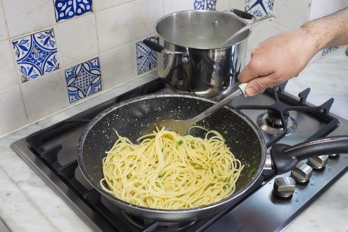 Spaghetti aglio, olio e peperoncino - Step 2