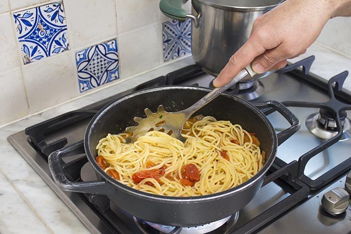 Spaghetti ammollicati con pomodorini - Step 5