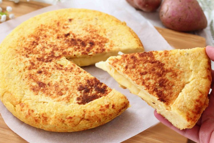 Tortino di patate in padella con cuore filante