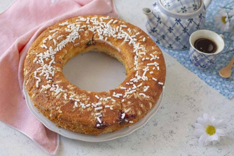 Ciambellone yogurt e marmellata