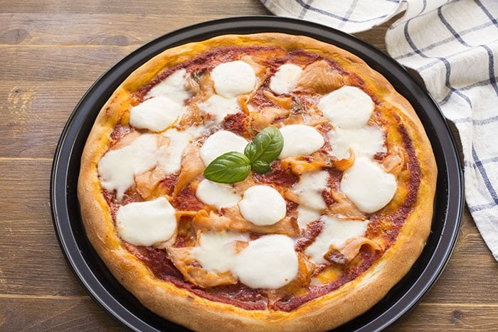 Pizza con lievito istantaneo: 3 idee facili e veloci - Step 1