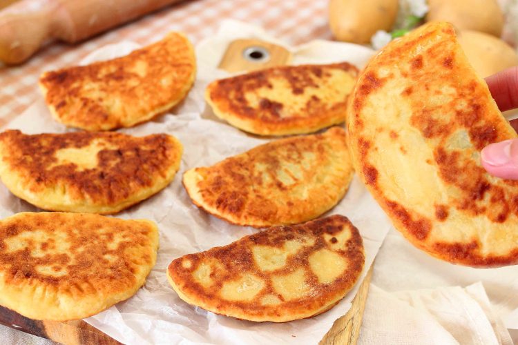 Calzoni di patate in padella