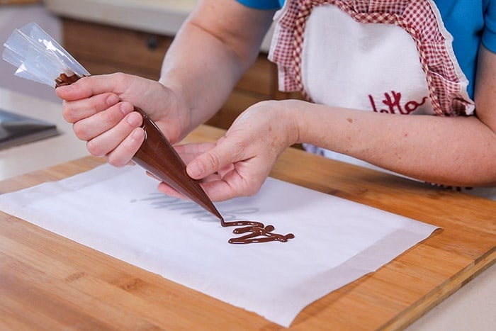 come realizzare scritte di cioccolato