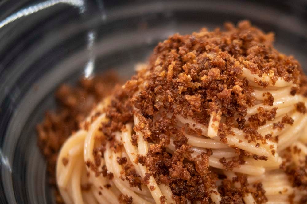 Spaghetti burro, alici e pane croccante - Step 7