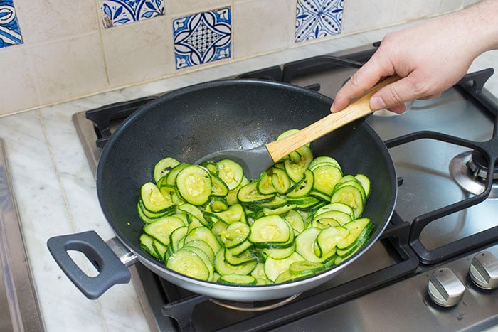 Focaccia ripiena con zucchine - Step 3