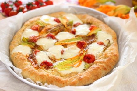 Pizza veloce fiori di zucca e mozzarella