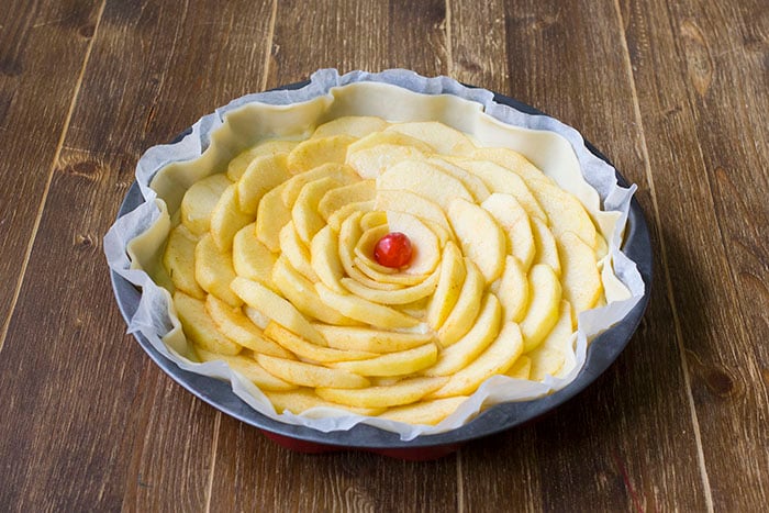 Torta di pasta sfoglia con crema e mele - Step 7