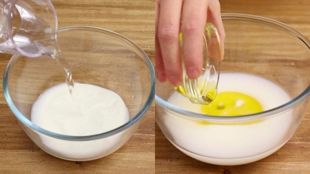 In una ciotola mescoliamo insieme, con l'aiuto di un cucchiaio, il vasetto di yogurt bianco, l'acqua tiepida, il sale e l'olio extra vergine di oliva.