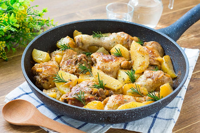 Pollo in padella con patate