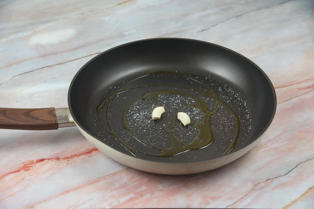 Pasta con tonno, olive e pomodoro - Step 1