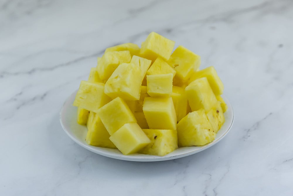 Spiedini di ananas dolci e salati - Step 1