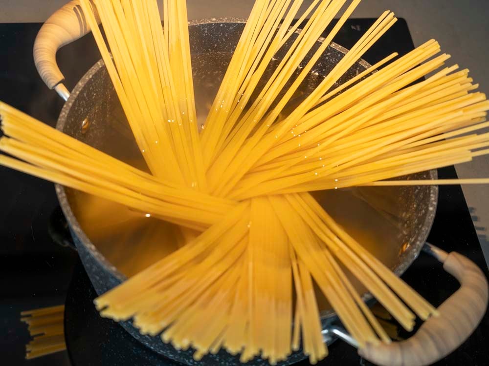 Spaghetti tonno e pomodoro - Step 1