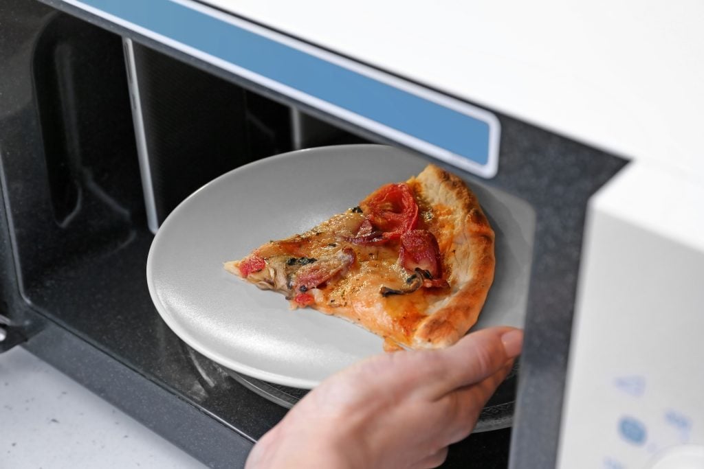 riscaldare la pizza in microonde