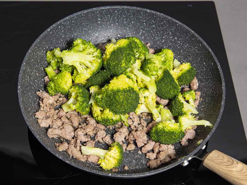 Ciambella salata broccoli e salsiccia - Step 2