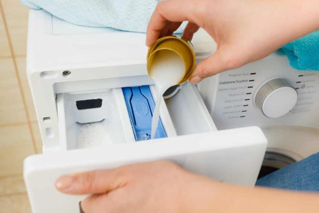 9 prodotti perfetti per igienizzare e disinfettare la lavatrice 