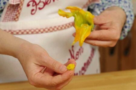 Come pulire i fiori di zucca in modo semplice e veloce