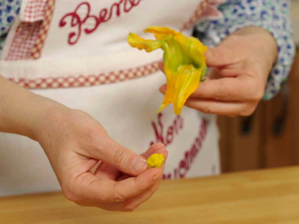 Come pulire i fiori di zucca in modo semplice e veloce