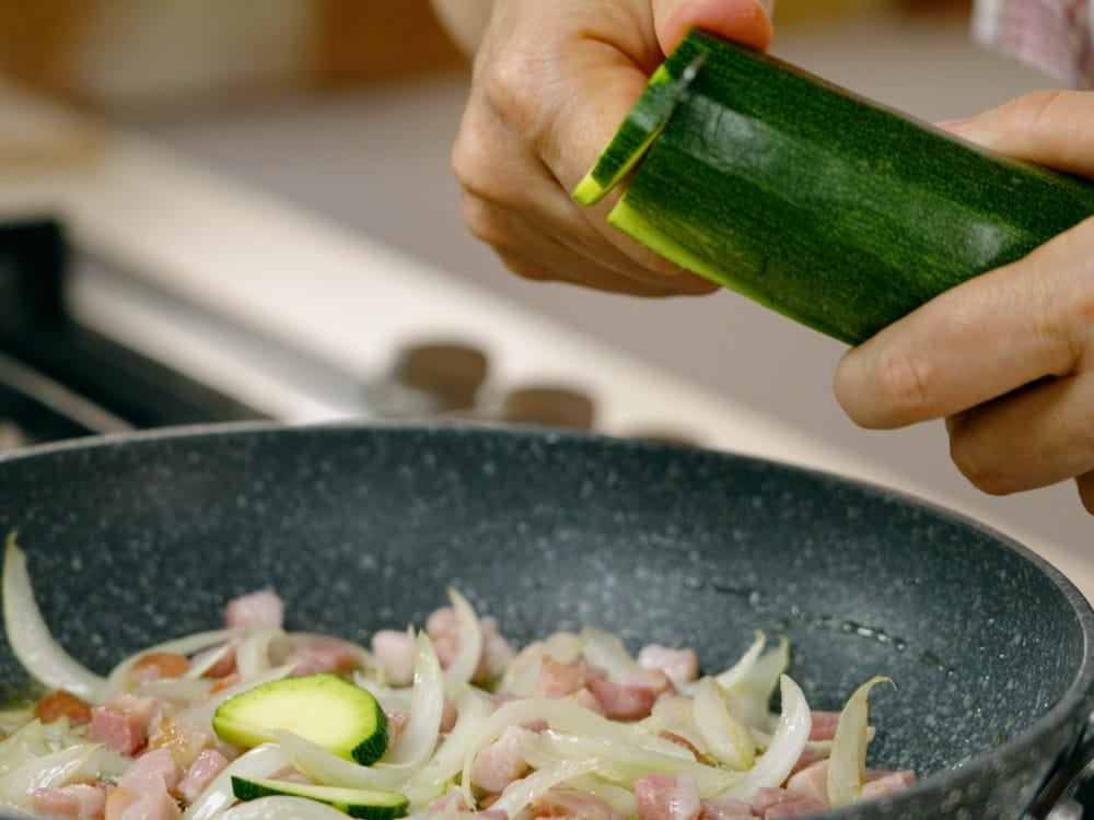 Focaccia in padella zucchine e pancetta - Step 8