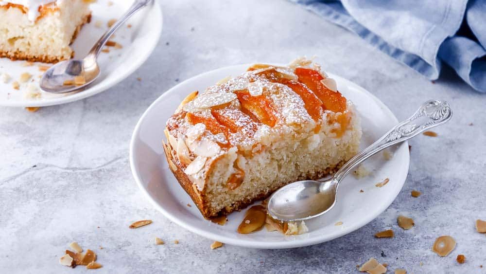 torta di albicocche fresche e mandorle