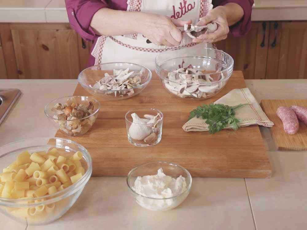 Pasta funghi e salsiccia - Step 1
