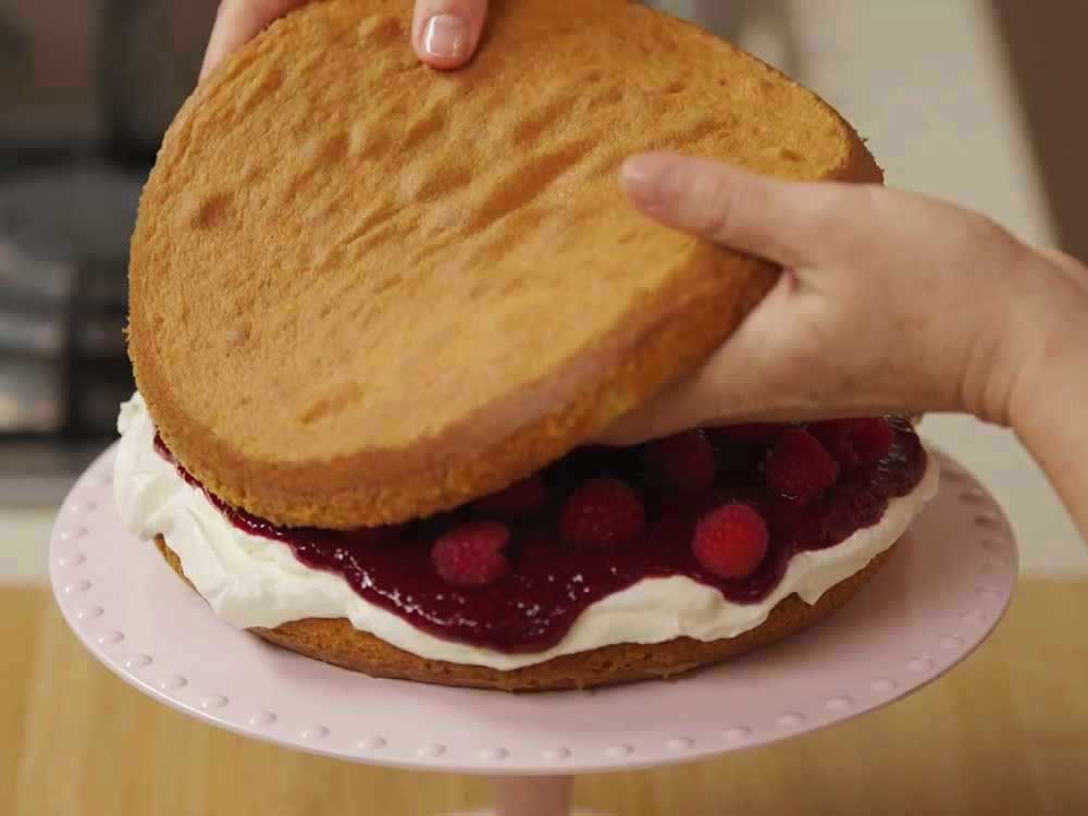 Victoria sponge cake - Step 14