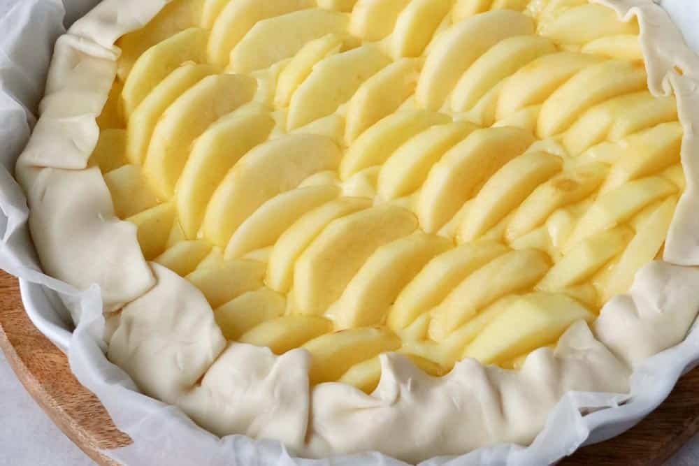 Torta di pasta sfoglia con crema e mele - Step 11